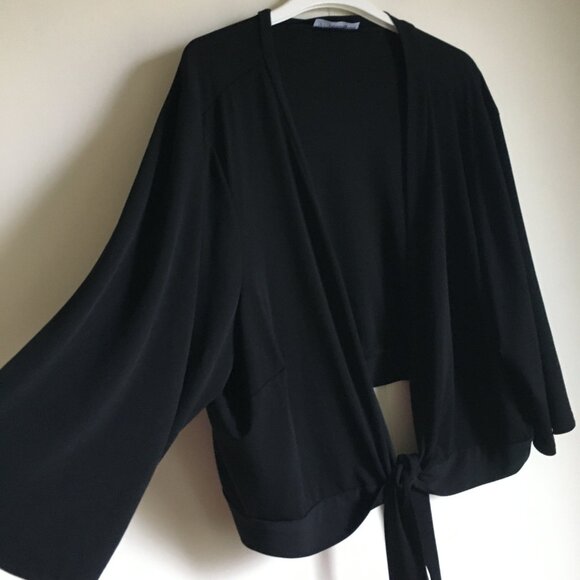 Vintage Canadian Made Penningtons Black 3/4 Sleeve Front Tie Top - Picture 6 of 16